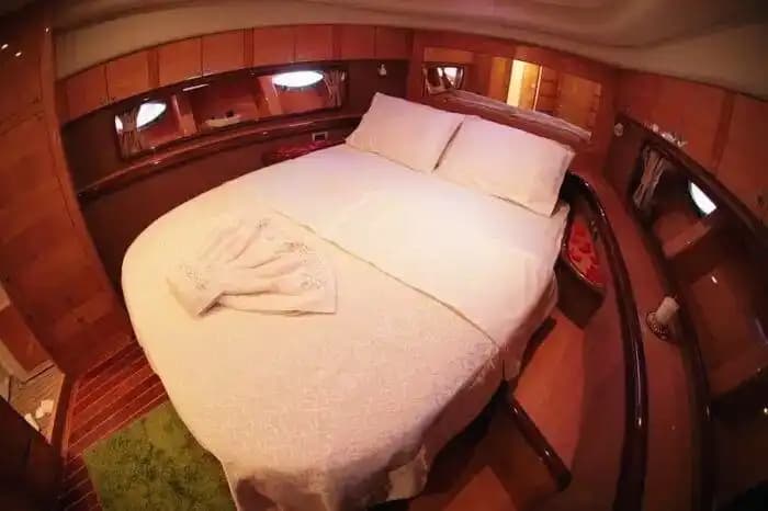 Luxus 16-Meter Princess Motor Jachtvermietung with 3 Kabinen in Alanya 9