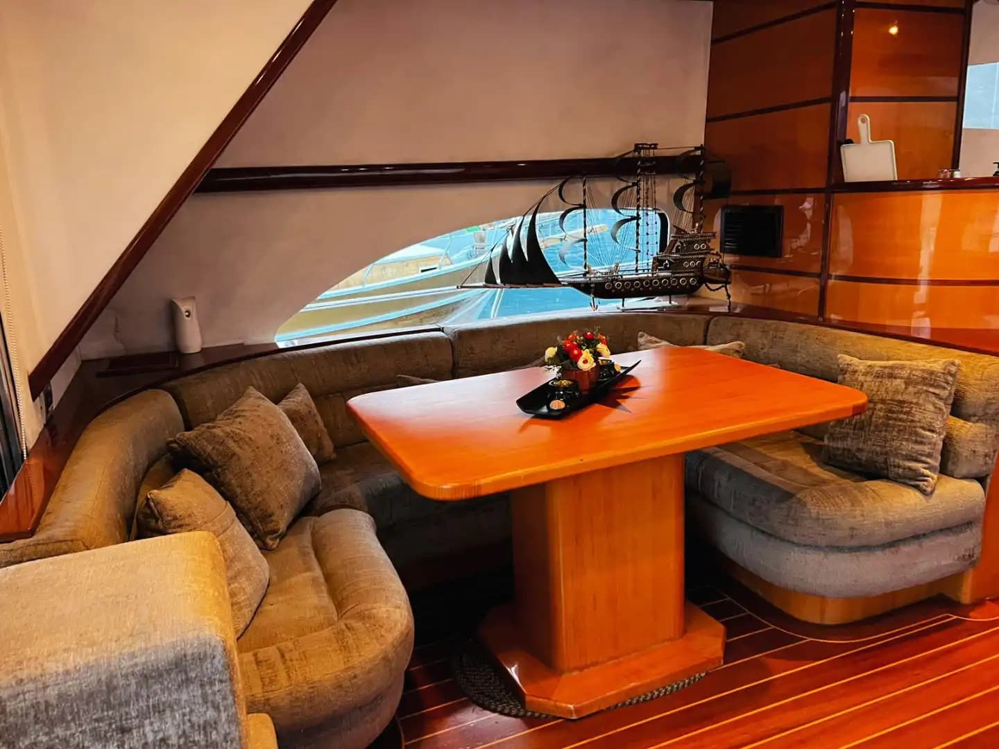 Luxus 16-Meter Princess Motor Jachtvermietung with 3 Kabinen in Alanya 7