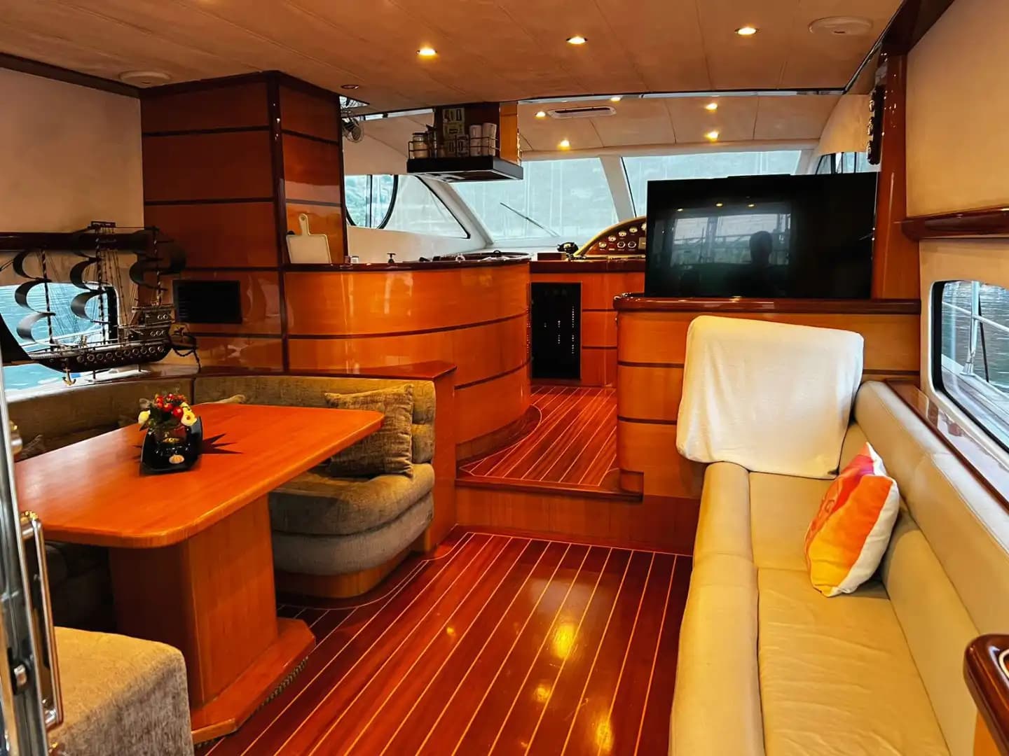 Luxus 16-Meter Princess Motor Jachtvermietung with 3 Kabinen in Alanya 6