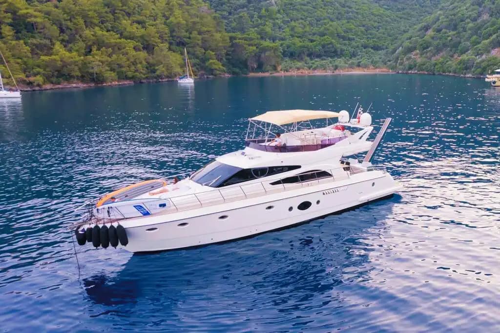 Luxus 16-Meter Princess Motor Jachtvermietung with 3 Kabinen in Alanya - Heiratsantrag auf der Jacht