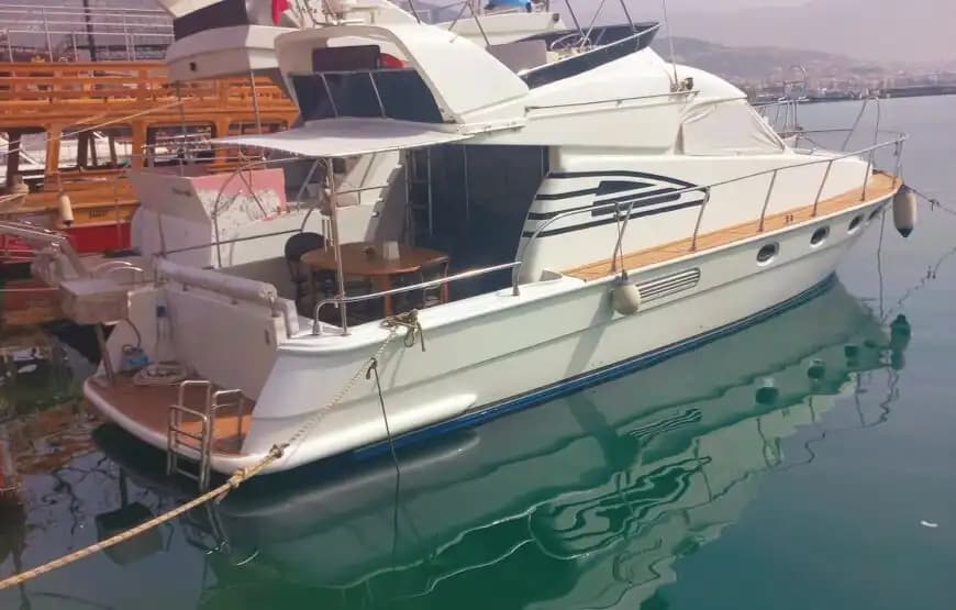 Alanya’nın Eşsiz Mavi Sularına Konforlu Yolculuk Sunan 12 Kişilik Kiralık Tekne 7