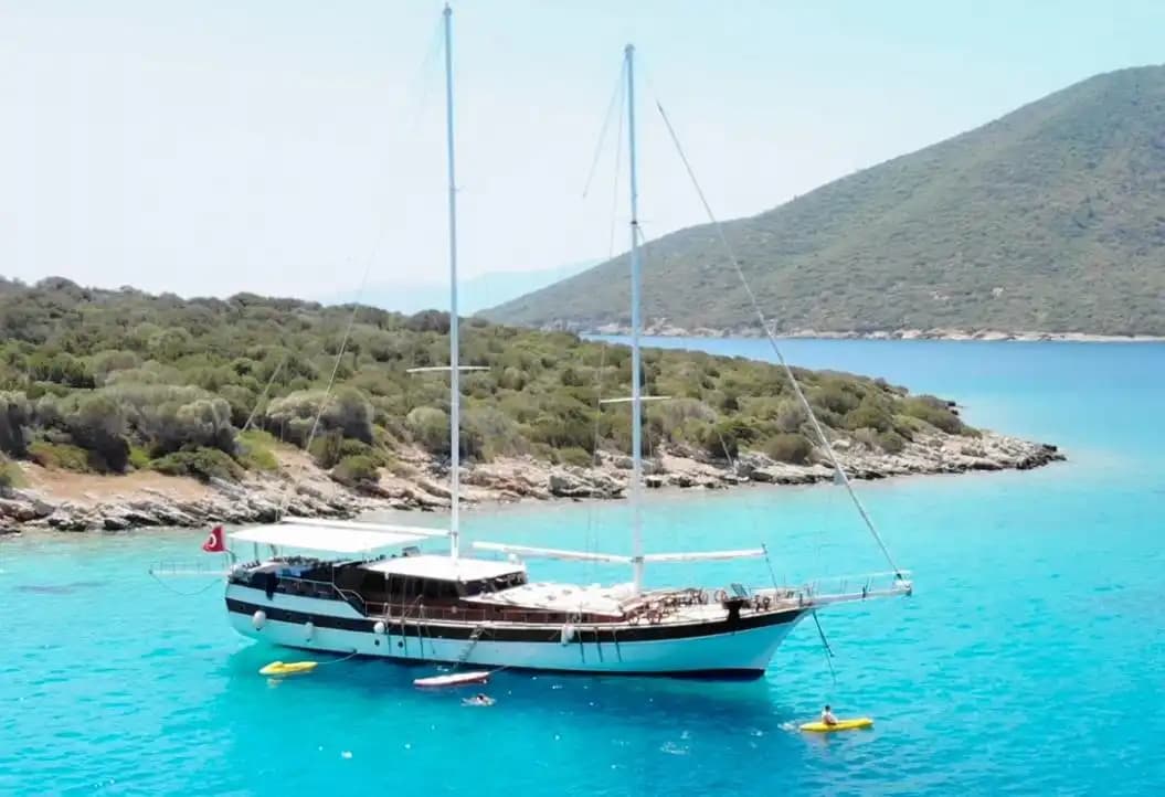 Bodrum'da 30m Ketch Gulet Kiralama | 9 Kabin 20 Kişilik Mavi Yolculuk - Yatta Kurumsal Toplantı