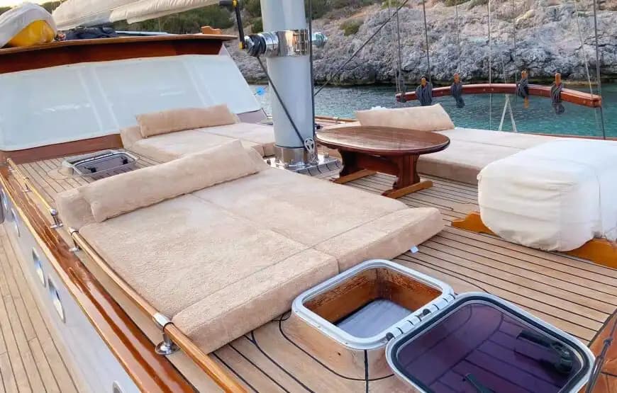 Bodrum’un Masmavi Sularında, 16 Metre Uzunluğunda, 5 Kişilik Gulet 12