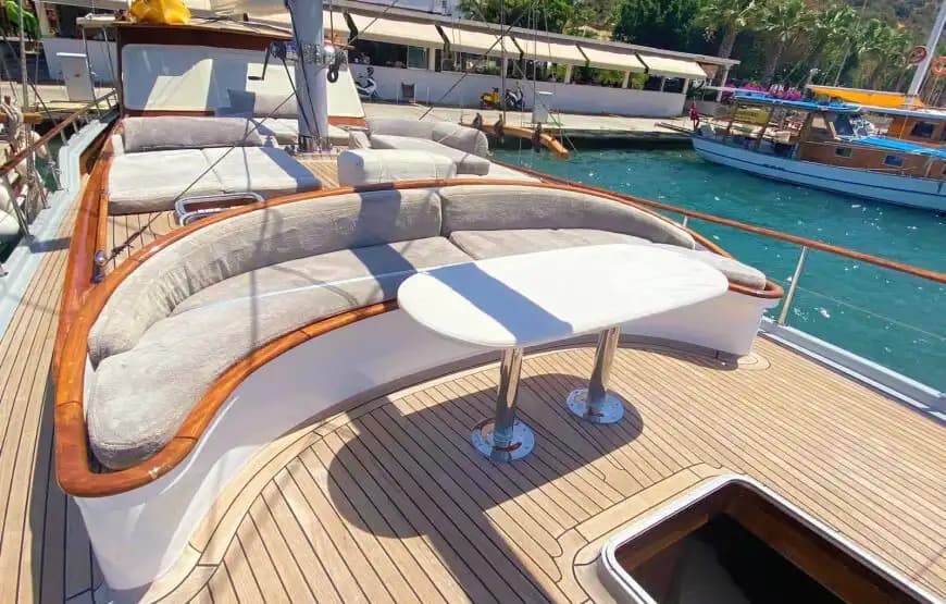 Bodrum’un Masmavi Sularında, 16 Metre Uzunluğunda, 5 Kişilik Gulet 13