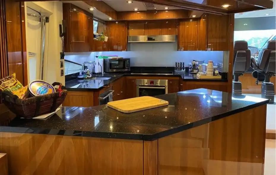 Luxe at Sea in Bodrum: Ontdek de Rivièra on een 32-Meter Motorjacht 3