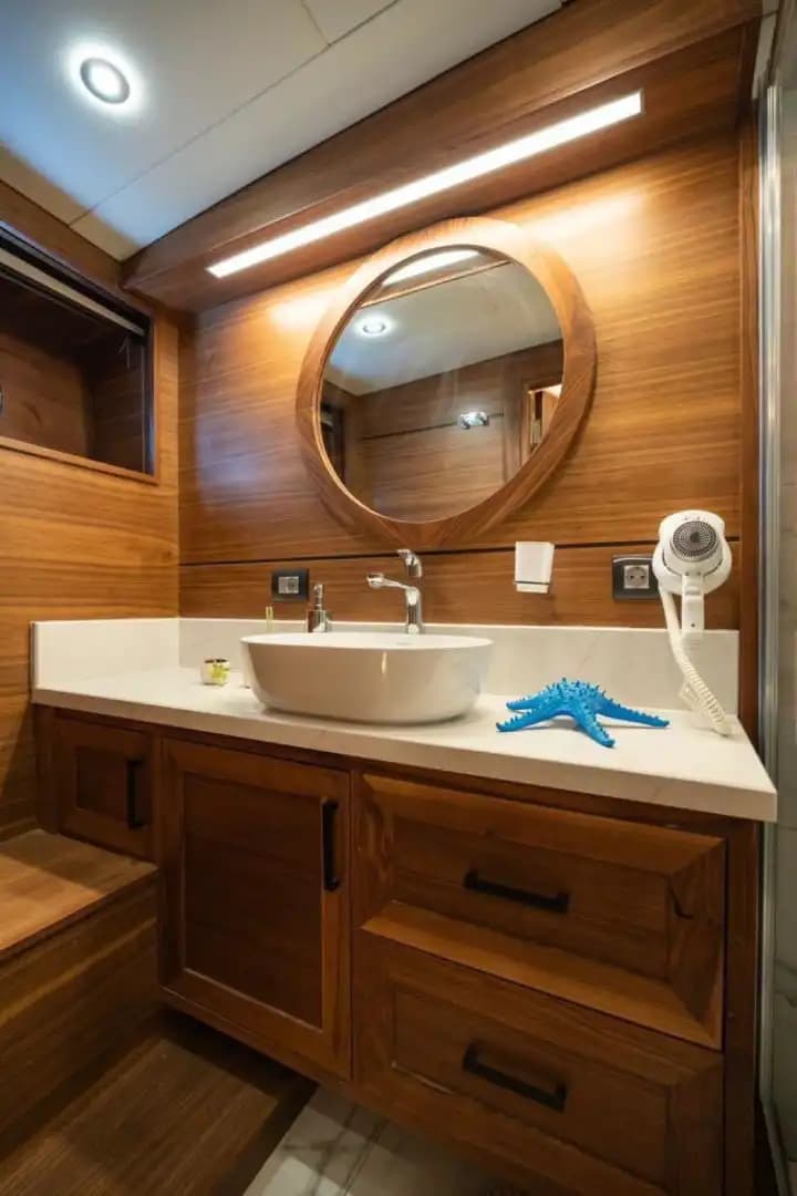 Confortable Accommodation on a 7-Meter Wide, 6-cabines Gulet in Marmaris 3