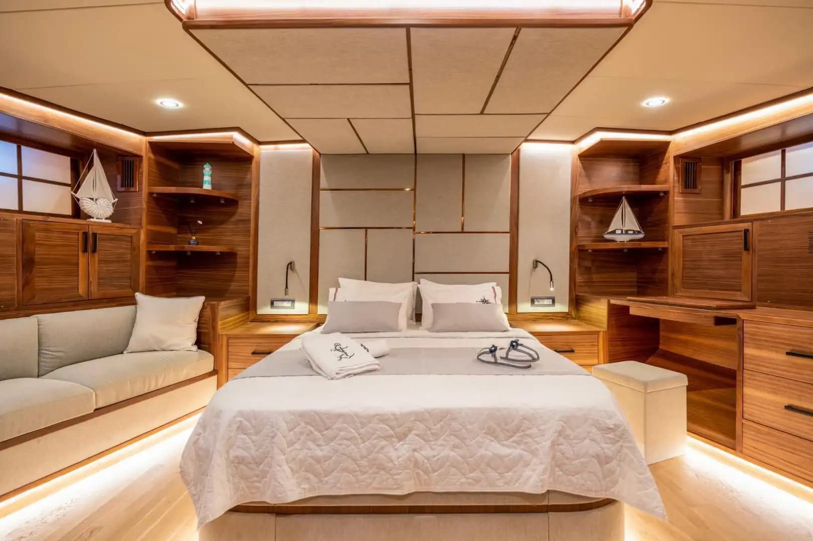 Confortable Accommodation on a 7-Meter Wide, 6-cabines Gulet in Marmaris 5