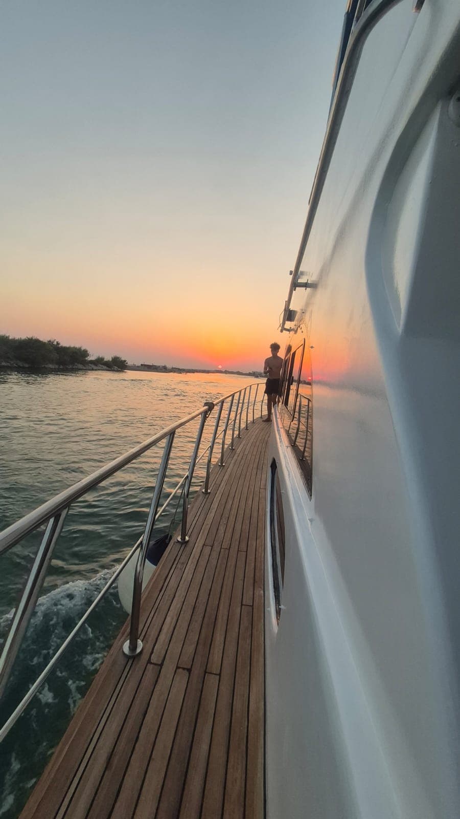 ¡Yate a Motor de Lujo de 15m en Side para 35 Personas: Atardecer, Río Manavgat y Celebraciones Especiales!