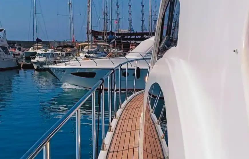 Alanya: 18m moderner Luxus-Yachtausflug 7