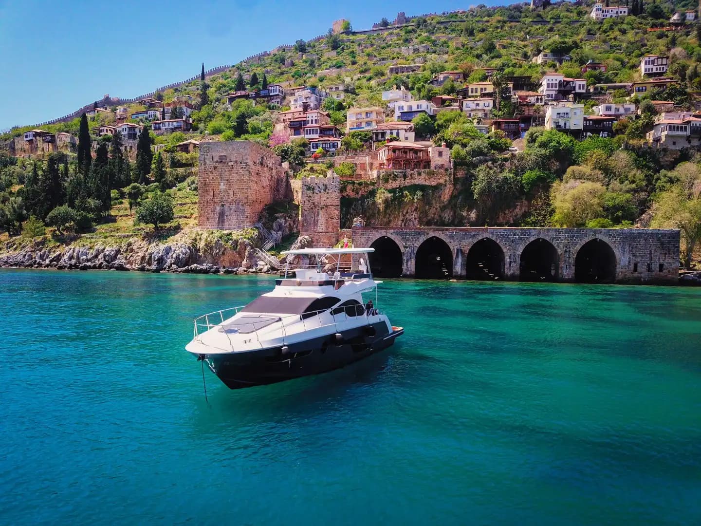 Luxury Vacation in Alanya: 4-Cabin, 8-Person Motor Yacht 5
