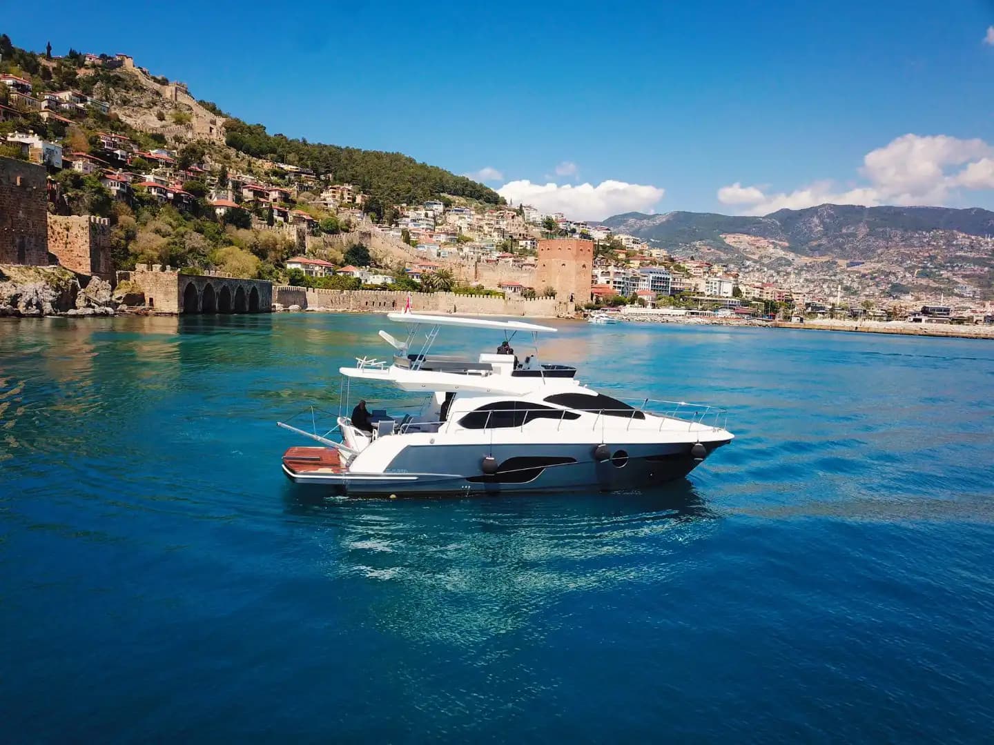 Luxury Vacation in Alanya: 4-Cabin, 8-Person Motor Yacht 4