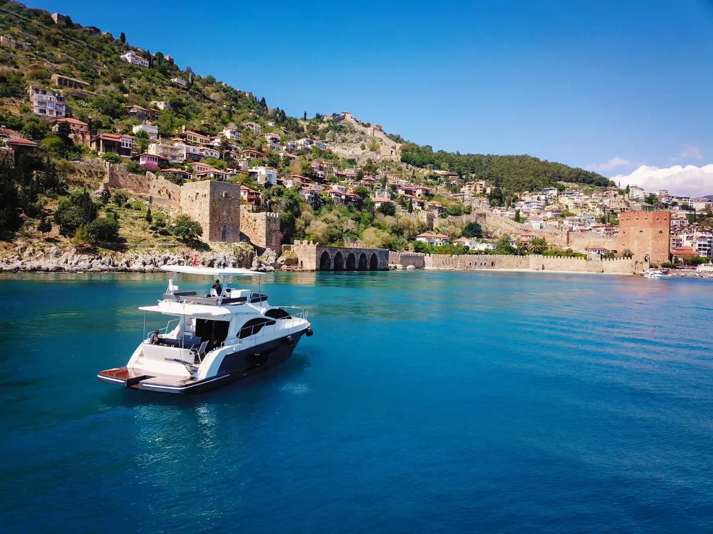 Luxury Vacation in Alanya: 4-Cabin, 8-Person Motor Yacht 10
