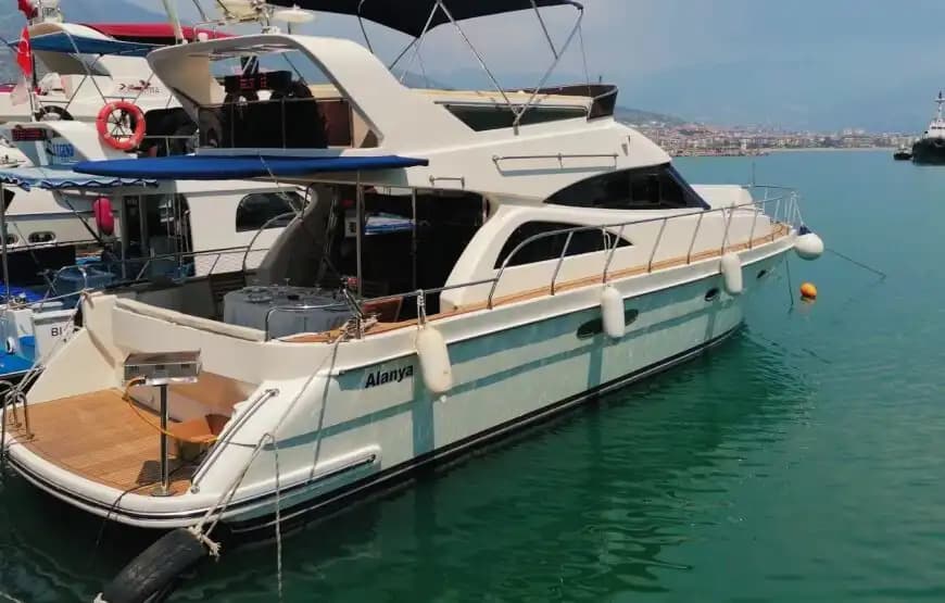 Private Boat to Sail into Alanya’s Unique Blues 3