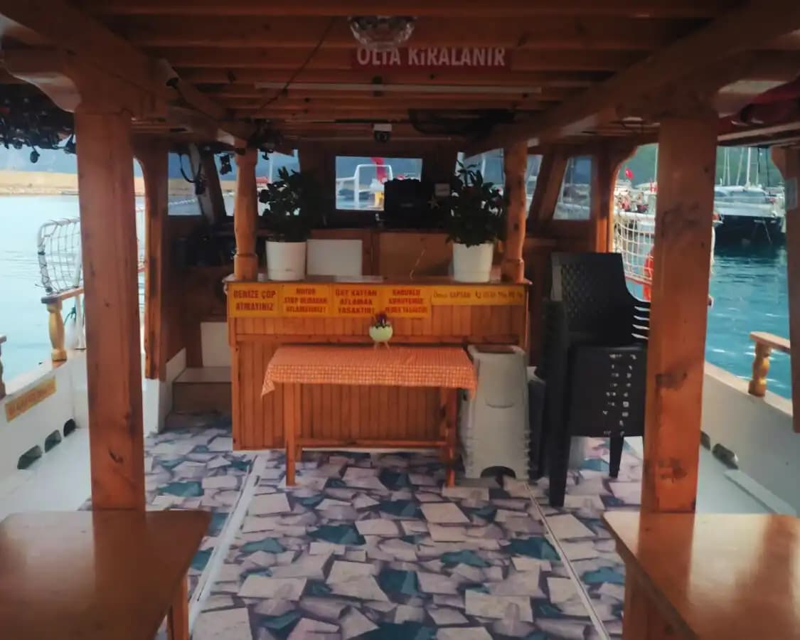 16-Meter Croisière à la journée Boat in Antalya: Idéal pour Anniversaires et visites touristiques 4