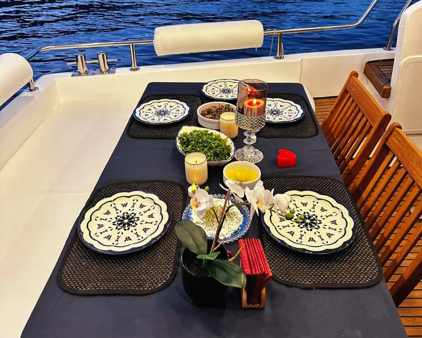 Rent een Gulet voor een Dagtocht or Overnachting Stay in Antalya’s Blauw Waters 10