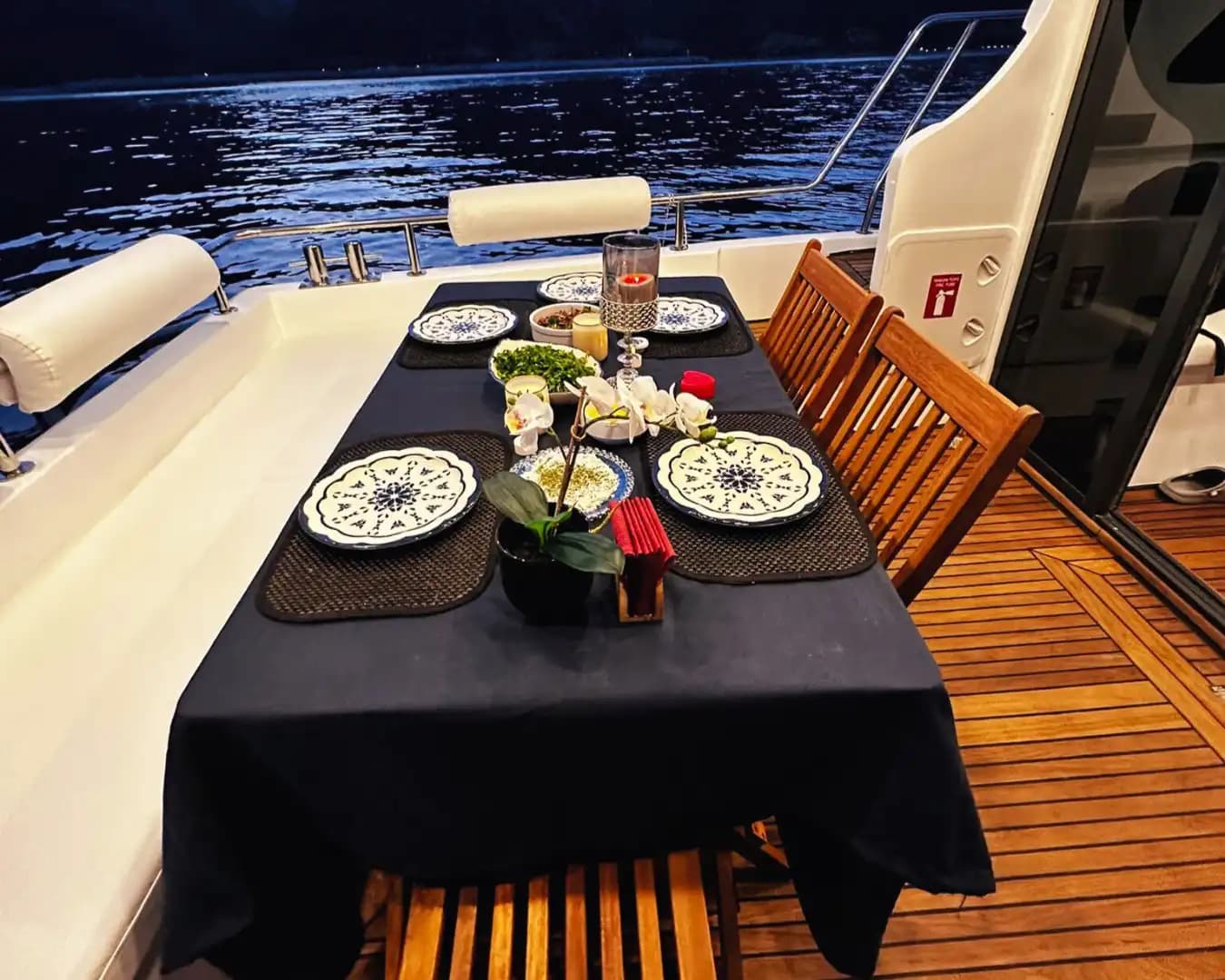 Rent een Gulet voor een Dagtocht or Overnachting Stay in Antalya’s Blauw Waters 9
