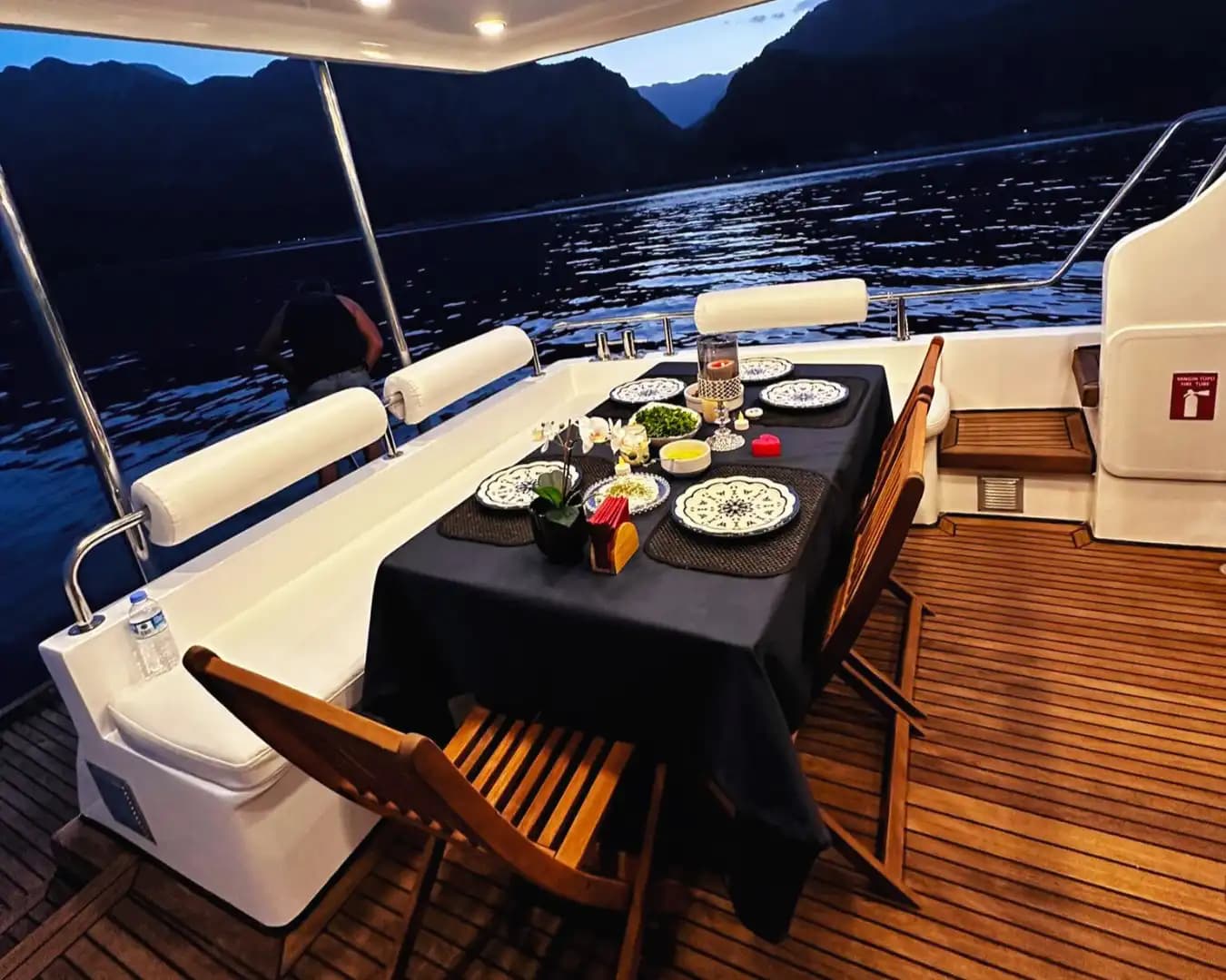 Rent een Gulet voor een Dagtocht or Overnachting Stay in Antalya’s Blauw Waters 8