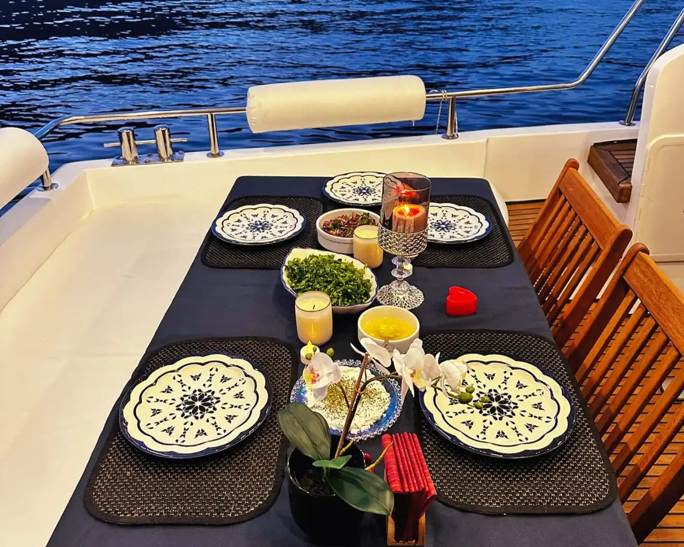 Rent een Gulet voor een Dagtocht or Overnachting Stay in Antalya’s Blauw Waters 11