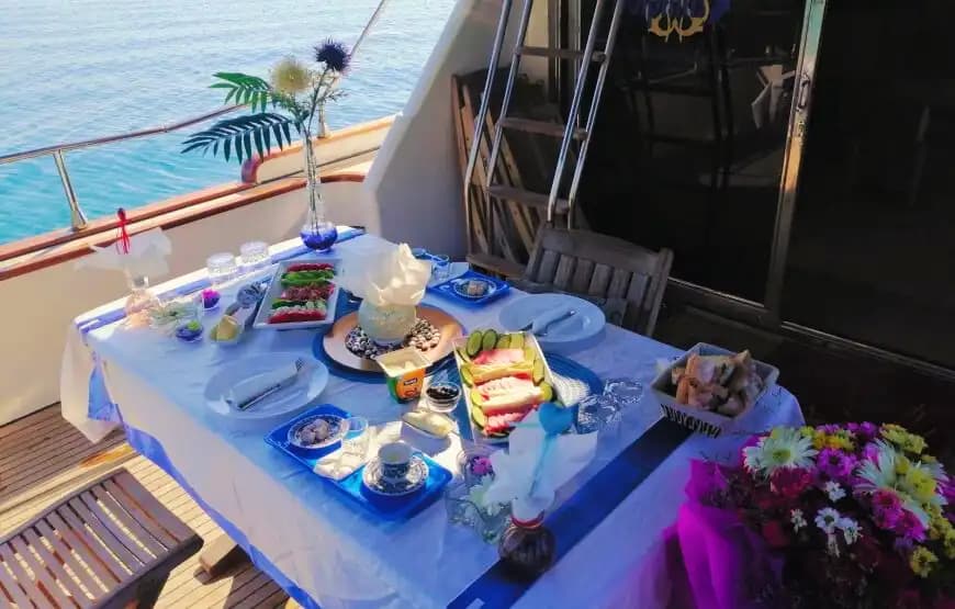 Confortable Cruise and Baignade Tours on a Construit sur mesure Motoryacht in Antalya 4