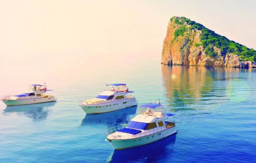 Confortable Cruise and Baignade Tours on a Construit sur mesure Motoryacht in Antalya - Demande en mariage sur un yacht