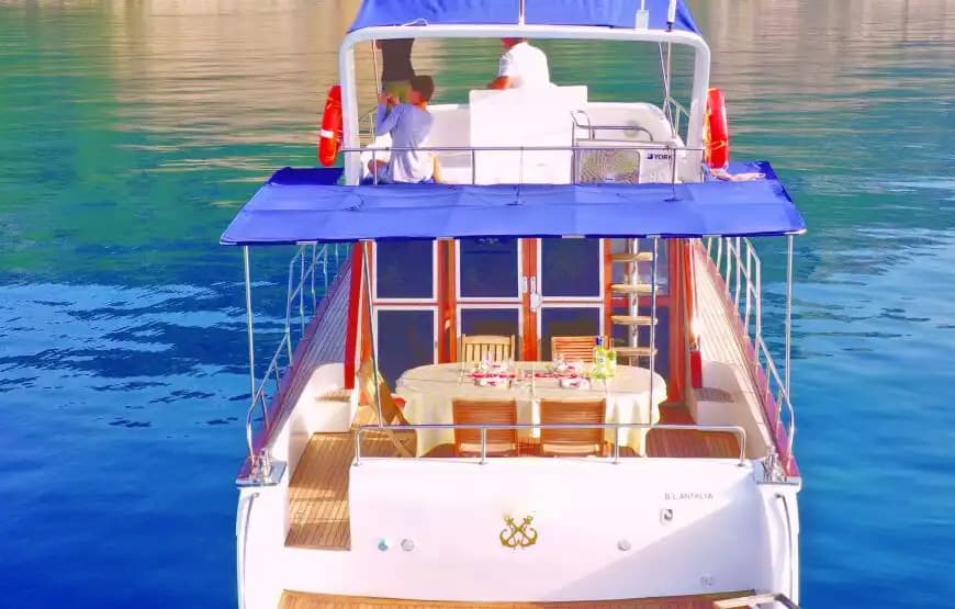 Confortable Cruise and Baignade Tours on a Construit sur mesure Motoryacht in Antalya 3