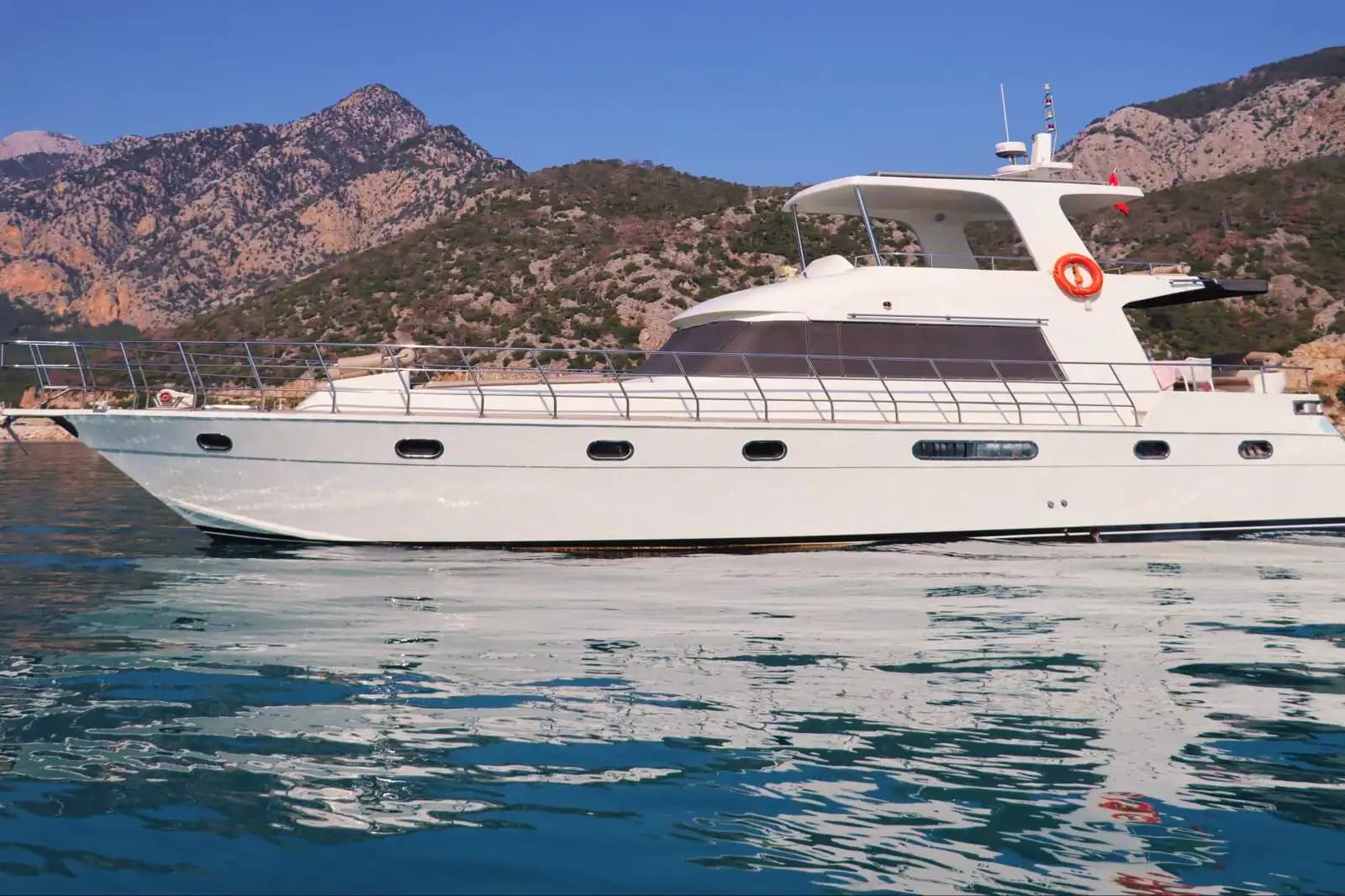 19.5-Meter Luxe Motor Jachtverhuur met 2 Kajuiten in Antalya 2
