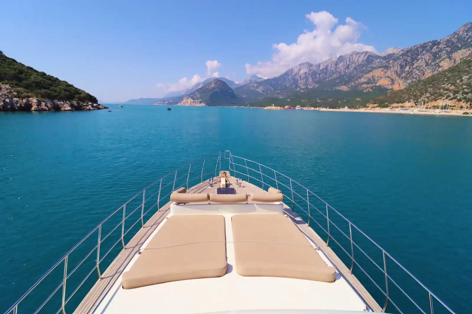 19.5-Meter Luxe Motor Jachtverhuur met 2 Kajuiten in Antalya 8