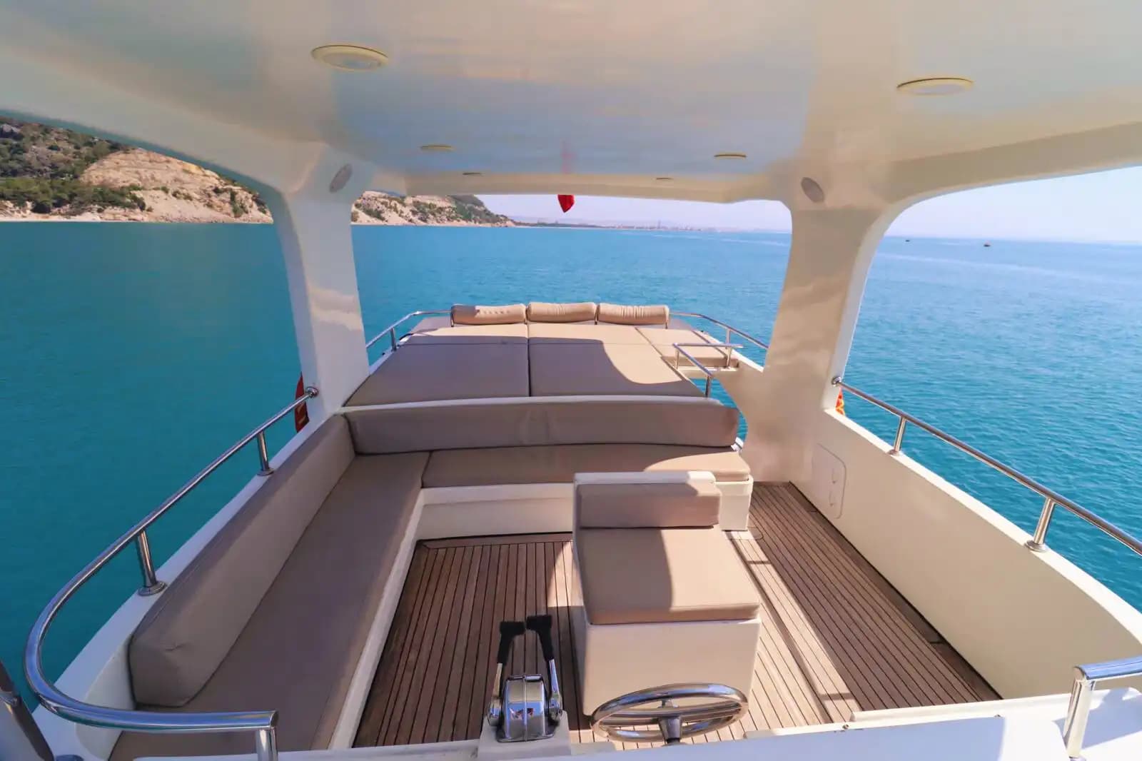 19.5-Meter Luxe Motor Jachtverhuur met 2 Kajuiten in Antalya 4