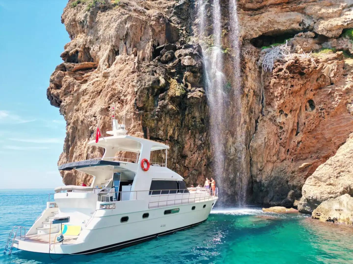 19.5-Meter Luxe Motor Jachtverhuur met 2 Kajuiten in Antalya 5