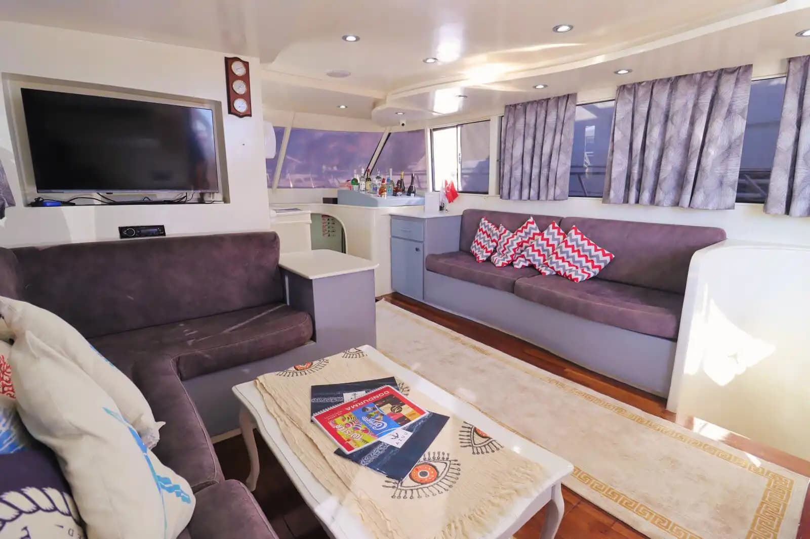19.5-Meter Luxe Motor Jachtverhuur met 2 Kajuiten in Antalya 11