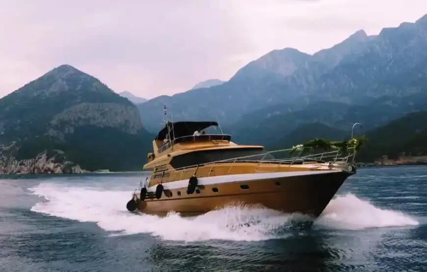 23-метровая моторная яхта Princess в Анталии: Роскошный морской круиз с 4 каютами - Предложение руки и сердца на яхте