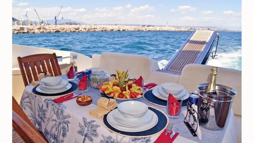 Azimut 17 Metre Lüks Yat ile Antalya'nın Turkuaz Sularında Gezi, Yüzme ve Çok Özel Organizasyonlar 5