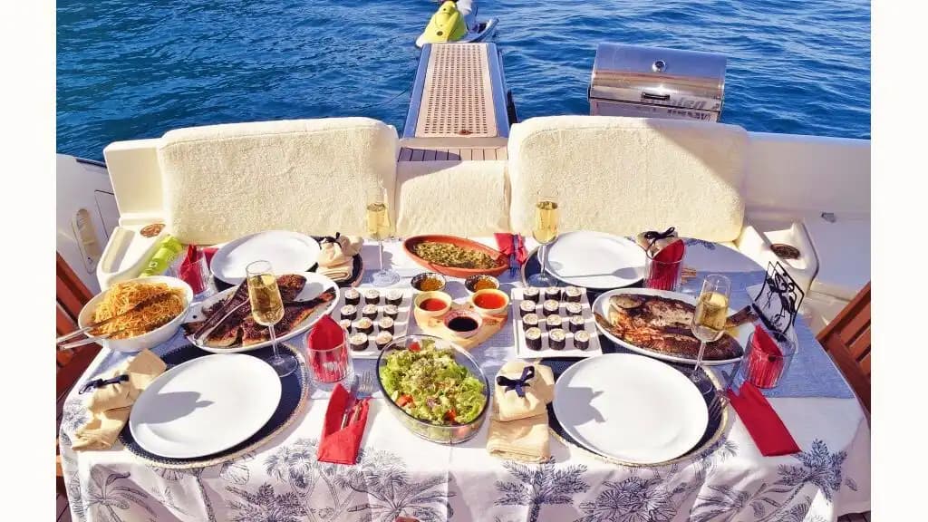 Azimut 17 Metre Lüks Yat ile Antalya'nın Turkuaz Sularında Gezi, Yüzme ve Çok Özel Organizasyonlar 7