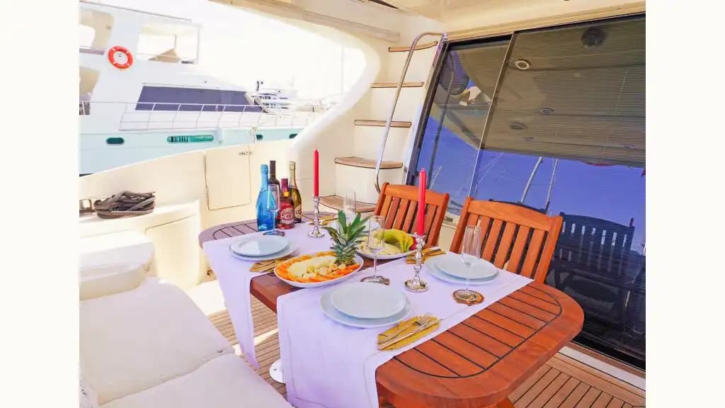 Azimut 17 Metre Lüks Yat ile Antalya'nın Turkuaz Sularında Gezi, Yüzme ve Çok Özel Organizasyonlar 8