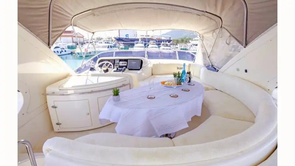 Azimut 17 Metre Lüks Yat ile Antalya'nın Turkuaz Sularında Gezi, Yüzme ve Çok Özel Organizasyonlar 10