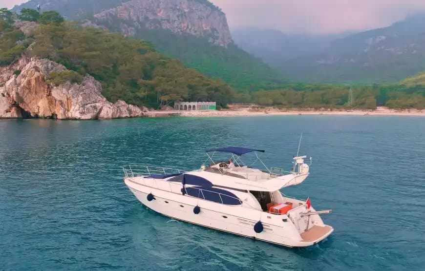 Luxus 18-Meter Jacht for 10 Gäste in Antalya’s Atemberaubend Buchten 2