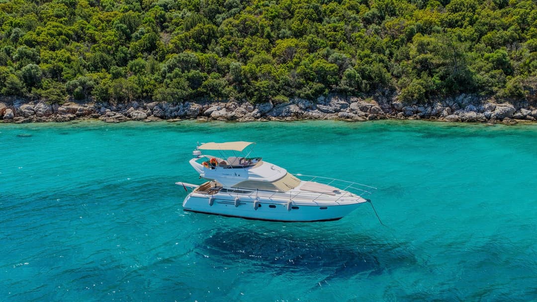 Bodrum'da 15 Metrelik Lüks Motoryat ile 12 Kişilik Eşsiz Deniz Keyfi Deneyimi