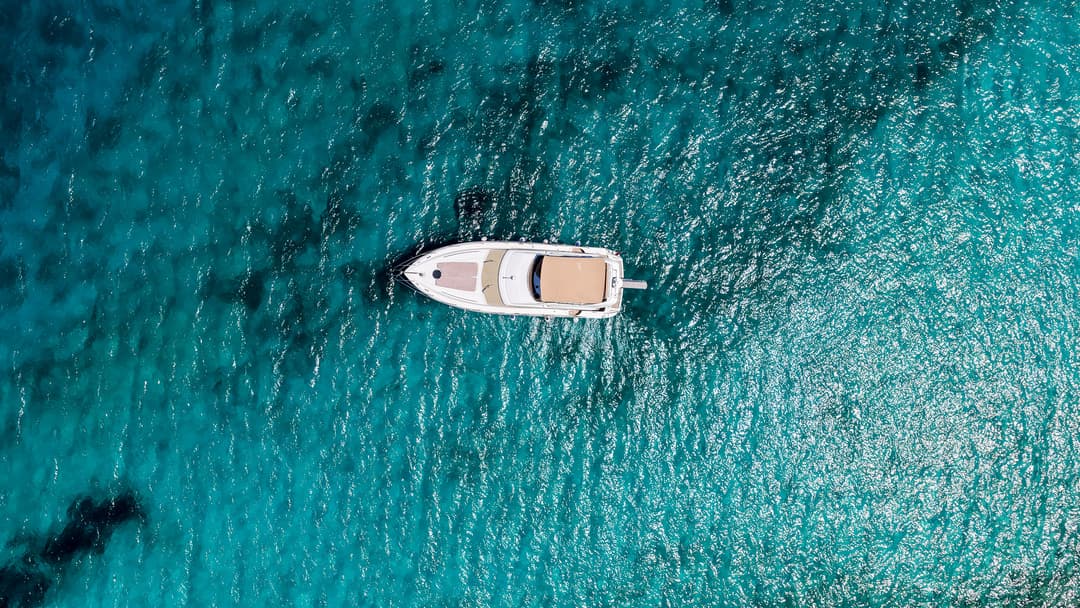 Bodrum'da 15 Metrelik Lüks Motoryat ile 12 Kişilik Eşsiz Deniz Keyfi Deneyimi