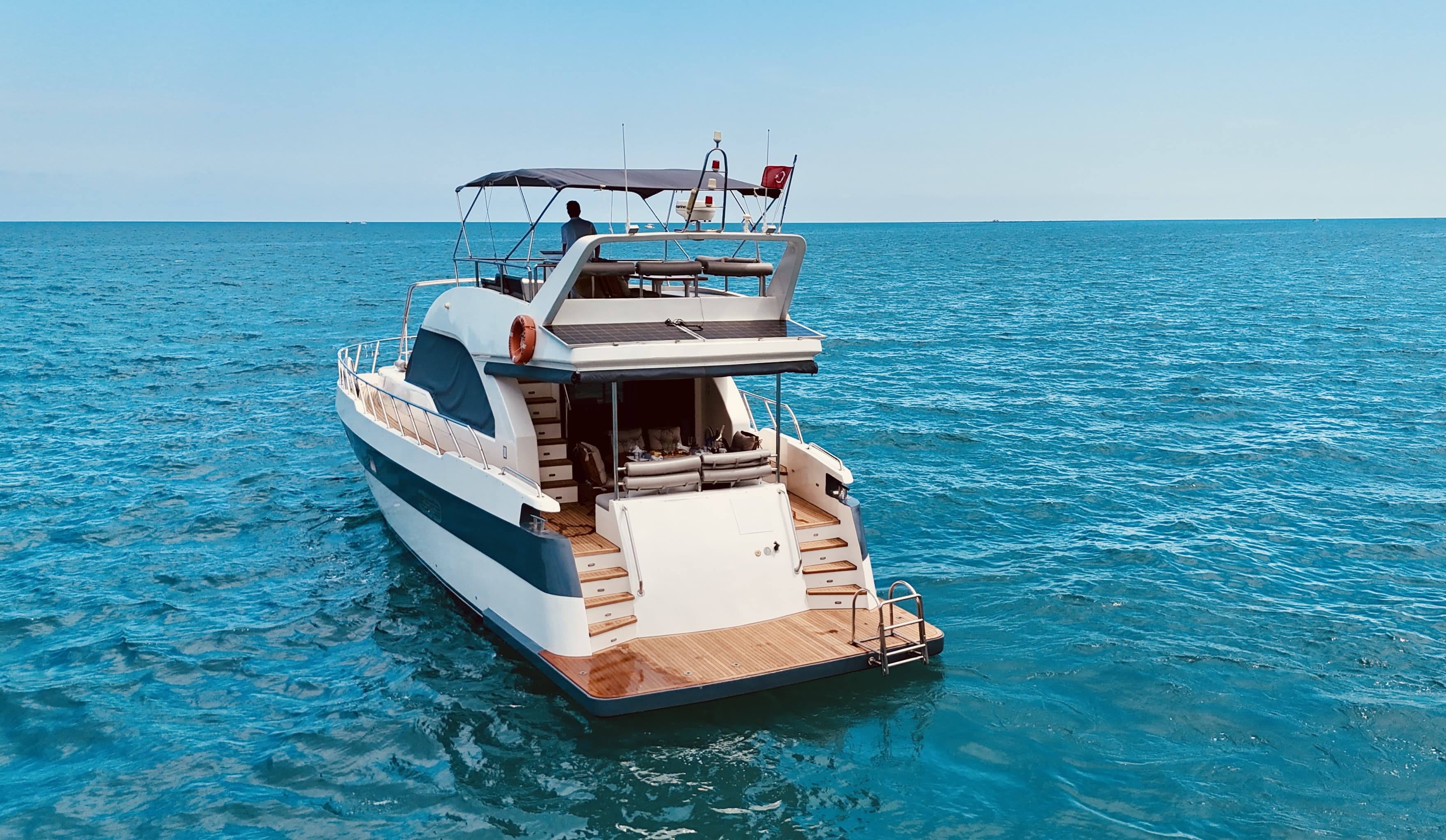 Antalya Zentrum: 18 Meter Luxus-Motoryacht für Ganztagescharter, Morgentour, Düden-Wasserfall, Sonnenuntergang & Besondere Feiern (Jahrestag, Geburtstag, Junggesellinnenabschied, Heiratsantrag) 3