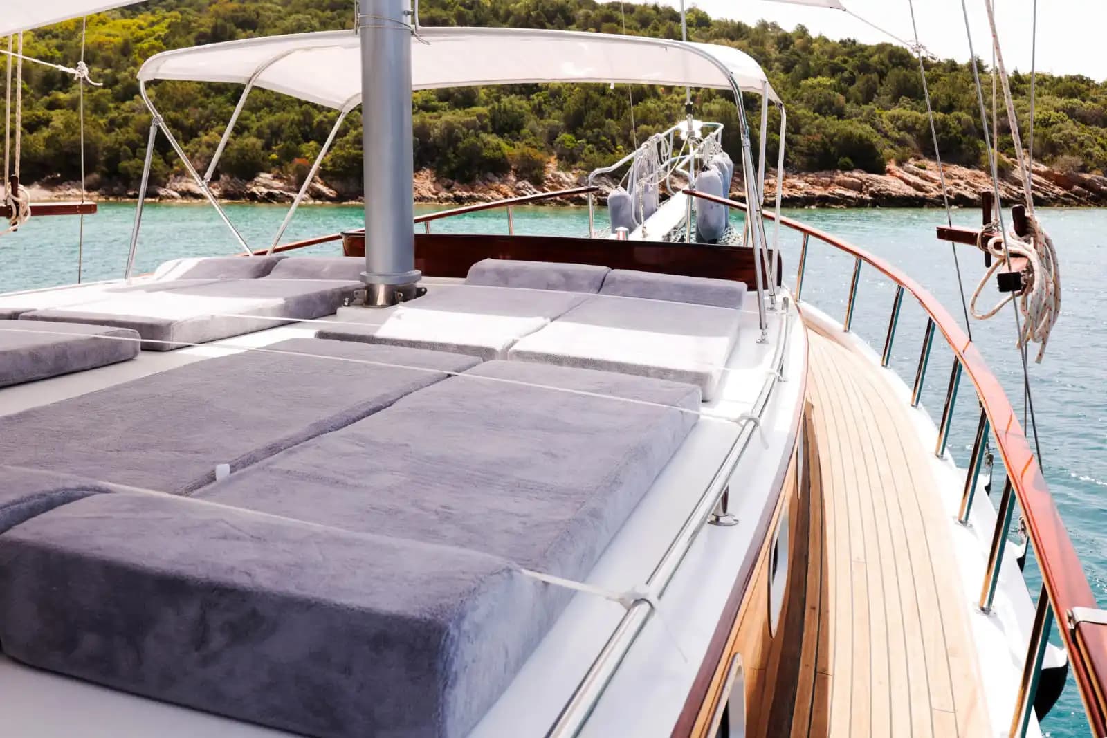 Bodrum'un Muhteşem Koylarında, 15 Metre, 2 Kabinli Butik Gulet 18