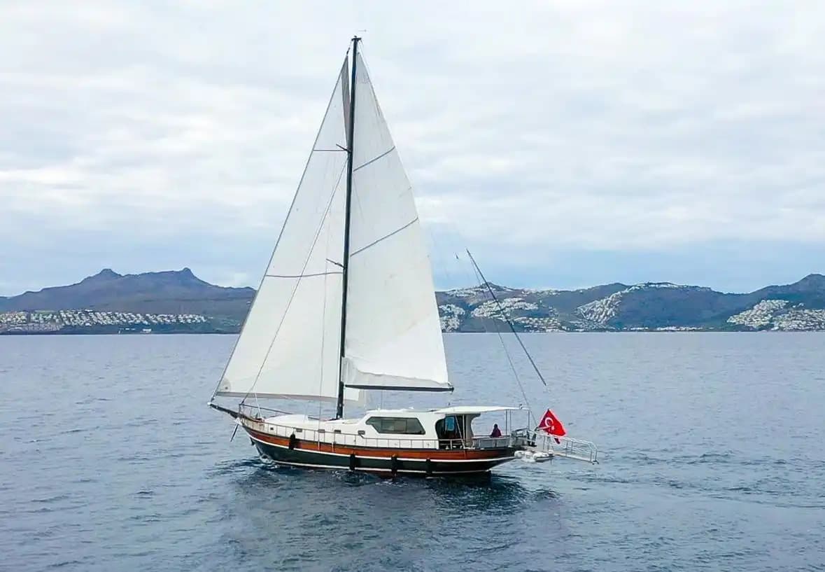 Bodrum 21m Lüks Gulet Kiralama | 3 Kabinli 6 Kişilik Özel Mavi Yolculuk - Yatta Kurumsal Toplantı