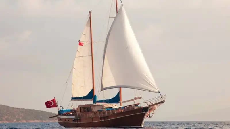 Bodrum’un Büyüleyici Koylarını 6 Kabinli Lüks Gulet ile Keşfedin 4
