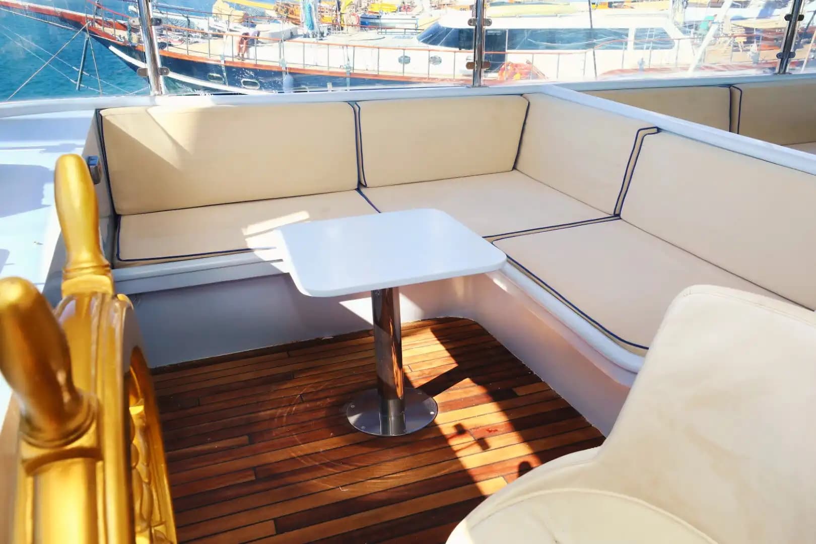 33-Meter Luxe Gulet in Bodrum met 11 Kajuiten voor 22 Gasten 15