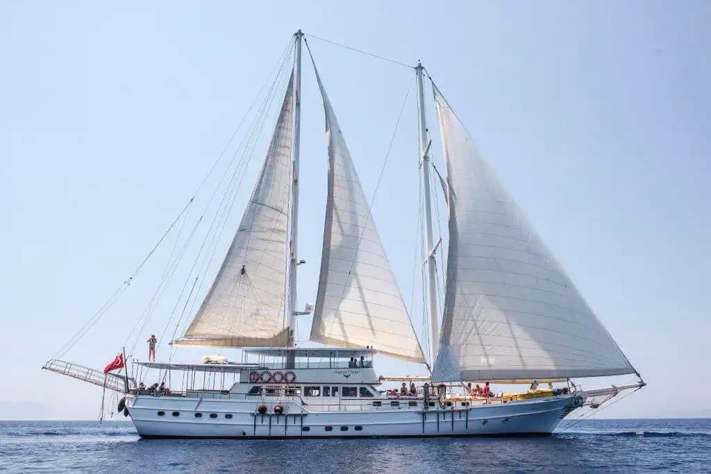 33-Meter Luxe Gulet in Bodrum met 11 Kajuiten voor 22 Gasten - Huwelijksaanzoek op een jacht