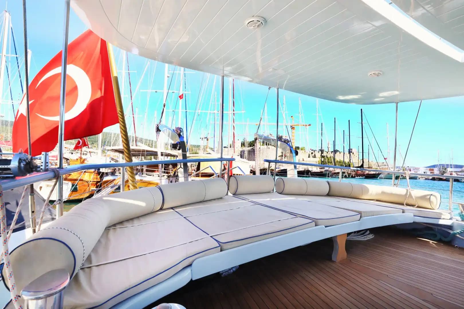 33-Meter Luxe Gulet in Bodrum met 11 Kajuiten voor 22 Gasten 13