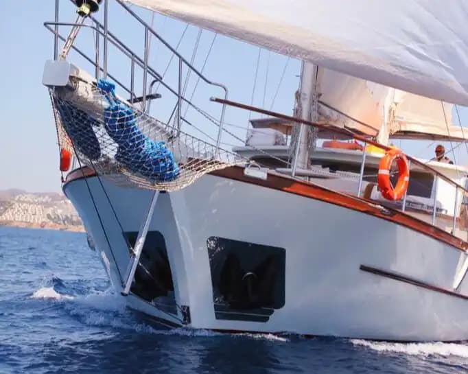 Bodrum’da 22 Metrelik Şık Gulet ile Konforlu Eşisz Mavi Yolculuk 6