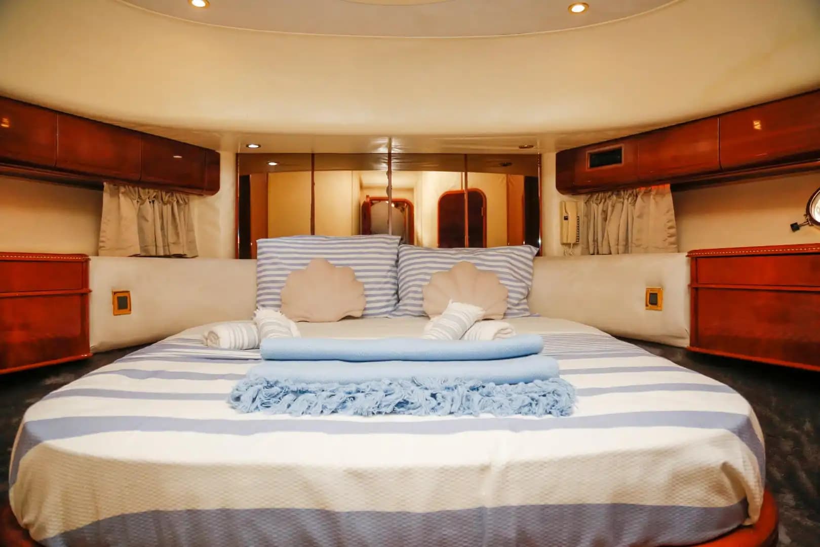 Bodrum'da Mavinin Her Tonunu Hissedin, Princess 72 Lüks Motoryat 18