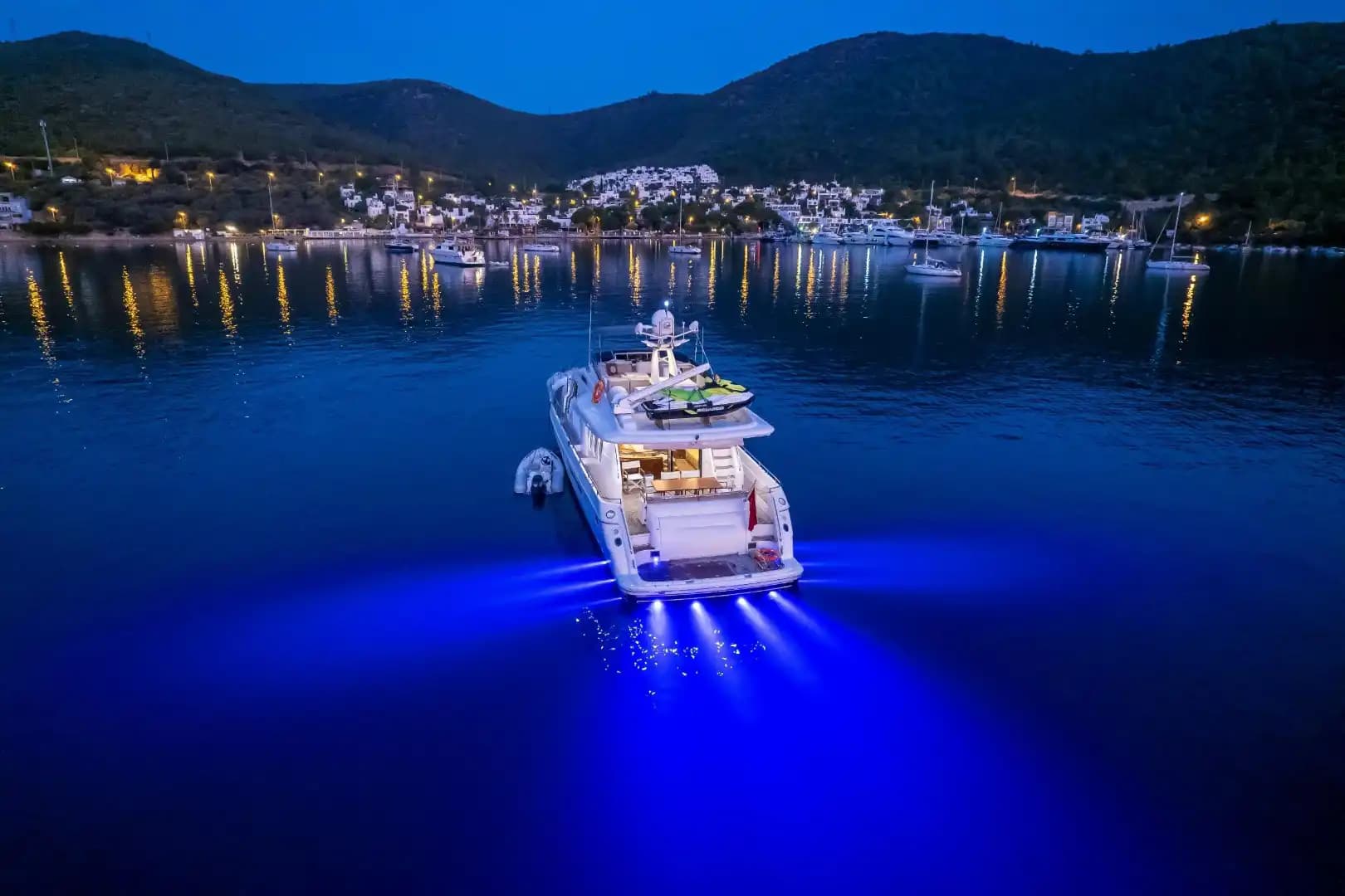 Bodrum'da Mavinin Her Tonunu Hissedin, Princess 72 Lüks Motoryat 2