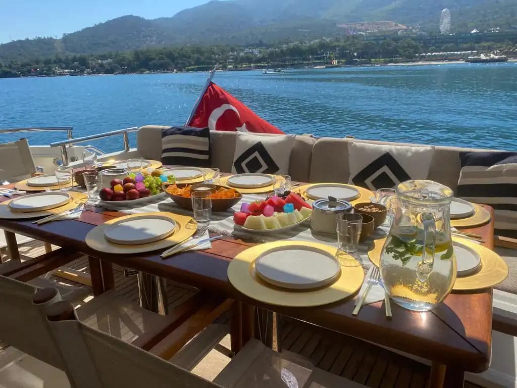 Bodrum'da Mavinin Her Tonunu Hissedin, Princess 72 Lüks Motoryat 4