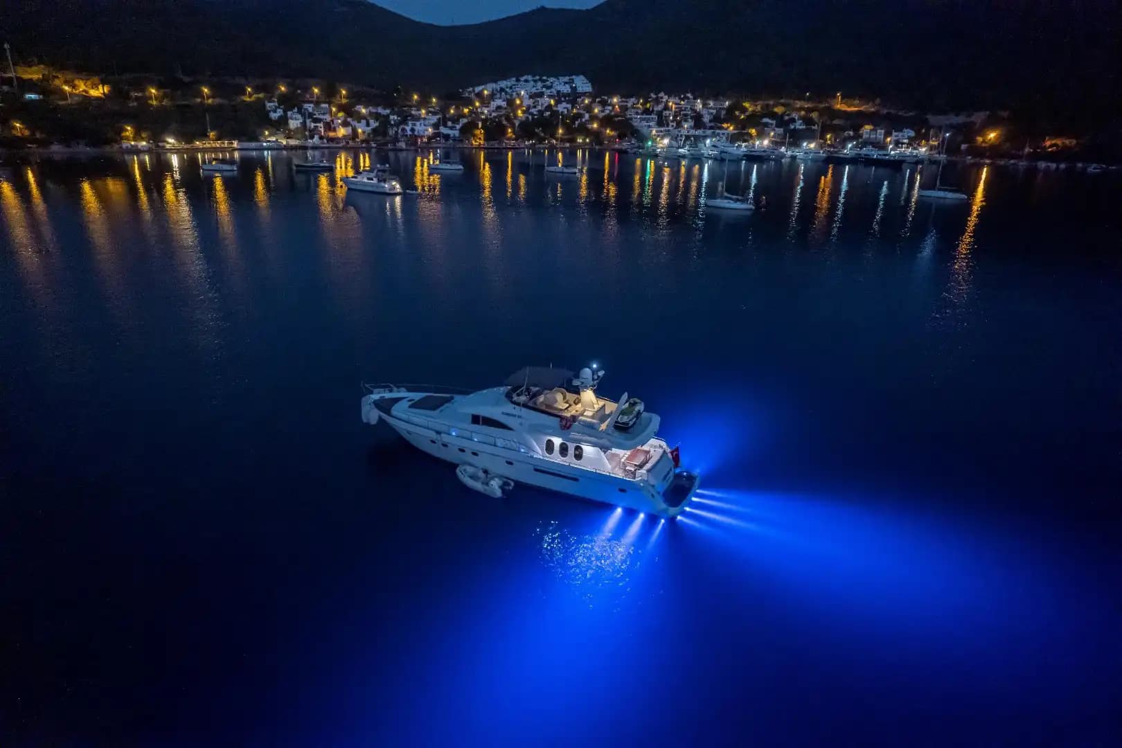 Bodrum'da Mavinin Her Tonunu Hissedin, Princess 72 Lüks Motoryat 3